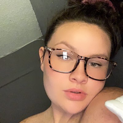 Profile Picture of Danielle (@_danielle_shay) on Twitter