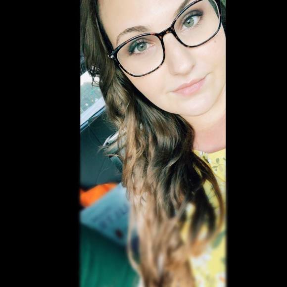 Profile Picture of Aimee Tumminello (@aimeetumminello) on Poshmark