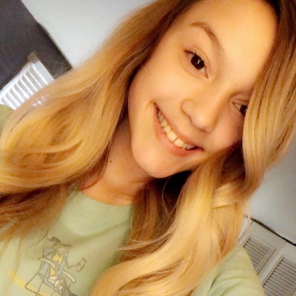 Profile Picture of Bailee Oravetz (@baileeoravetz) on Poshmark