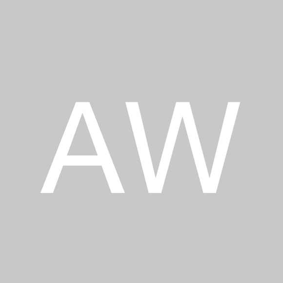 Profile Picture of Ann Walsh (@annmarie1061) on Poshmark