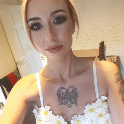 Profile Picture of Vicky Page (@Vickypage83) on Twitter