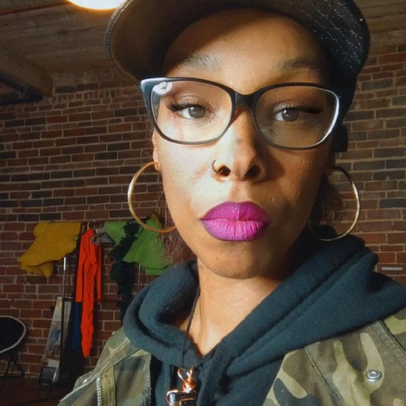 Profile Picture of Bobbie Harvey (@bobbieshay23) on Poshmark