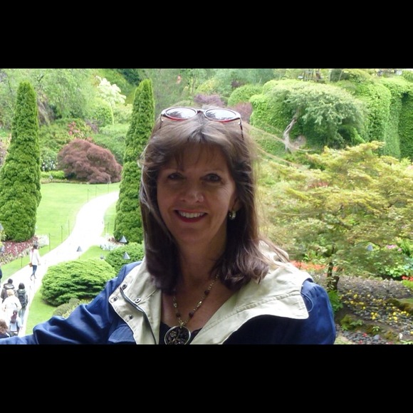 Profile Picture of Carol Gillette (@pomegranet) on Poshmark