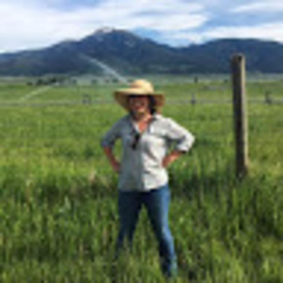 Profile Picture of Nell Boeschenstein (@nboeschenstein) on Poshmark