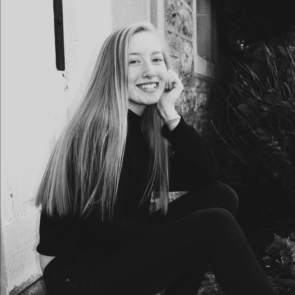 Profile Picture of Chloe Steinmann (@chloesteinmann) on Poshmark