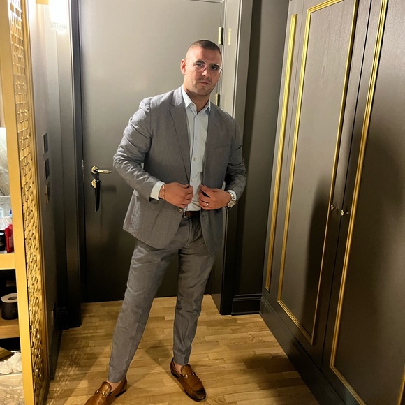 Profile Picture of Benjamin Ellis (@benellis1988) on Poshmark