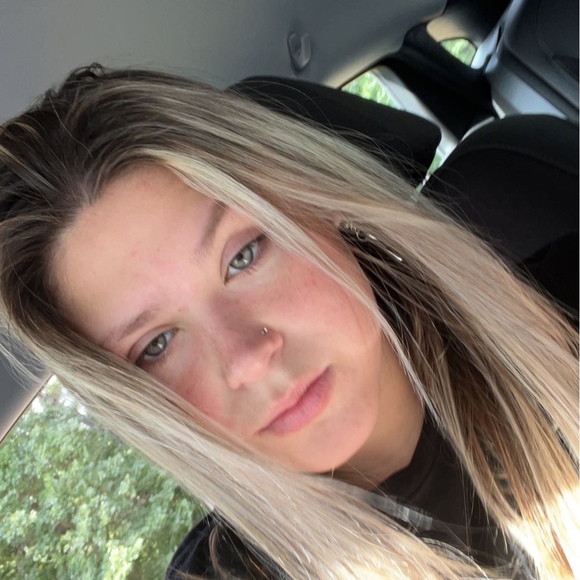 Profile Picture of Tayla Contino (@taylacontino) on Poshmark