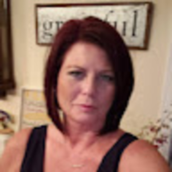 Profile Picture of Michele Schucher (@mlschucher) on Poshmark