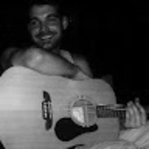 Profile Picture of Ryan Fluck (@ryanfluck) on Poshmark