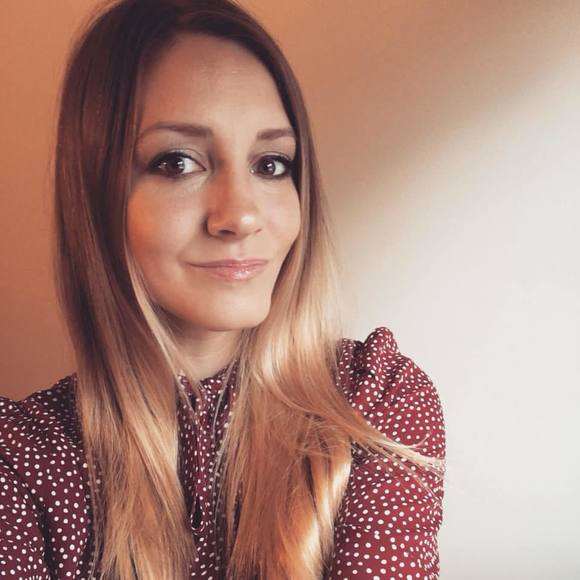Profile Picture of Alexandra Niesser (@ardnaxelasaj) on Poshmark