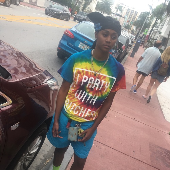 Profile Picture of Tamedha Perrilloux (@teemonsta) on Poshmark