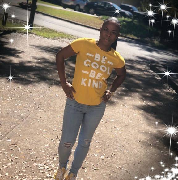 Profile Picture of Stanise Clinkscales (@stanisesullivan) on Poshmark