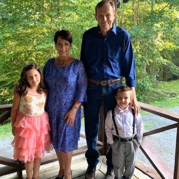 Profile Picture of Lisa Yates (@lisamyates) on Poshmark