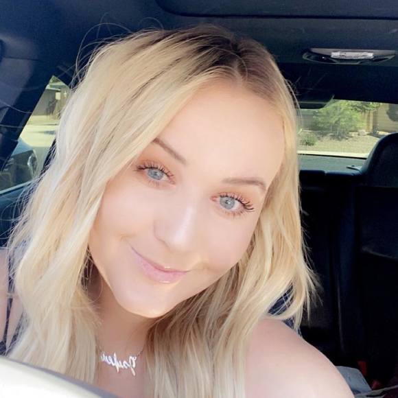 Profile Picture of Taylor Bulloch (@taylor_bulloch) on Poshmark