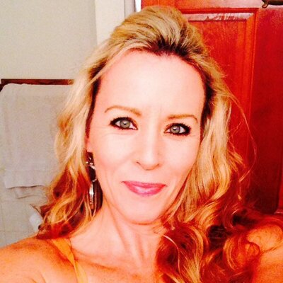 Profile Picture of Pam Armstrong Kaiser (@elvira444usa) on Twitter