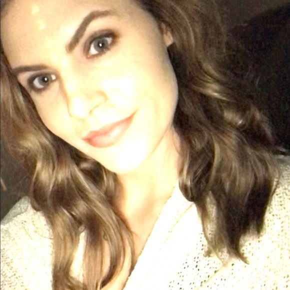 Profile Picture of Dana Bratcher (@danabratcher) on Poshmark