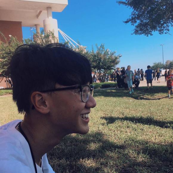 Profile Picture of Huy Vu (@hhvu7) on Poshmark