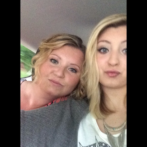 Profile Picture of Teri Dukate (@tdukate) on Poshmark