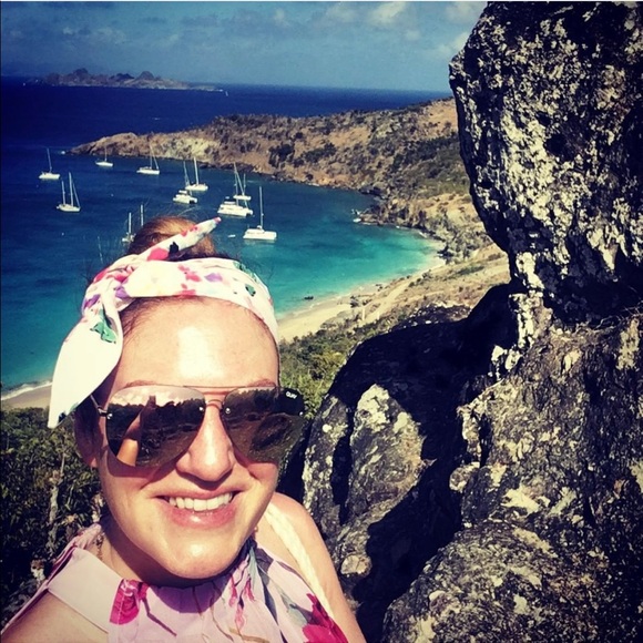 Profile Picture of Dani Jones (@dani_dit_coucou) on Poshmark