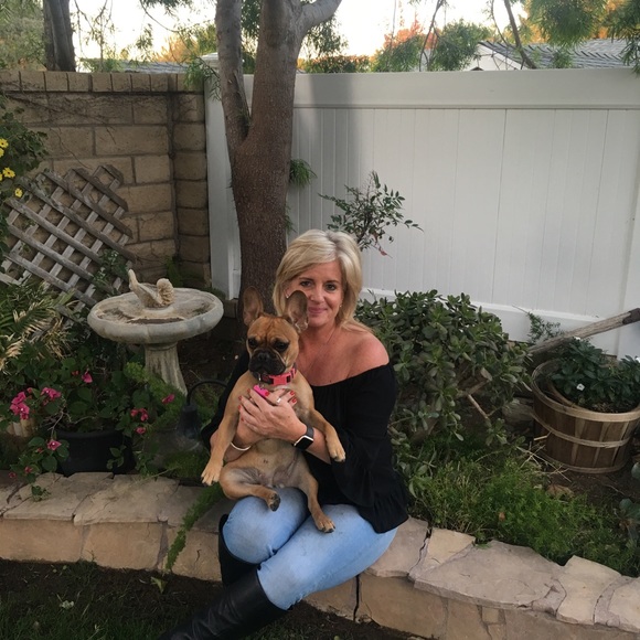 Profile Picture of Debbie Clapper (@debshelb) on Poshmark