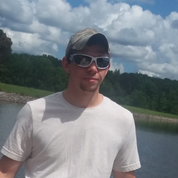 Profile Picture of Thomas Moses (@huntergate2770) on Poshmark