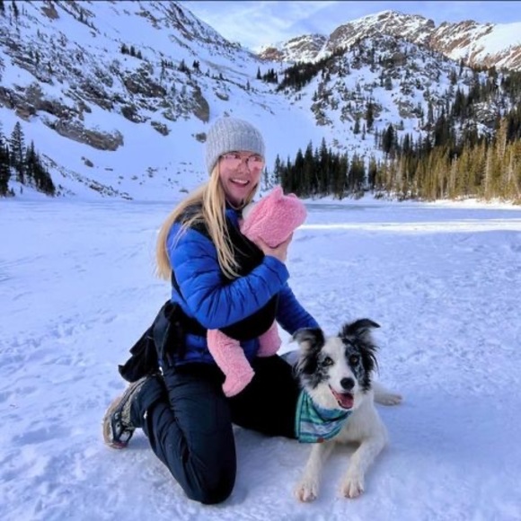 Profile Picture of Kendra Helm (@dance336) on Poshmark