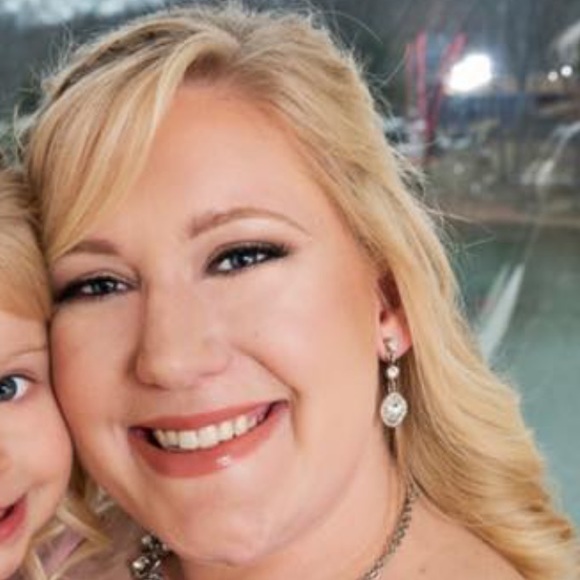 Profile Picture of Courtney Shimmel (@cshims) on Poshmark