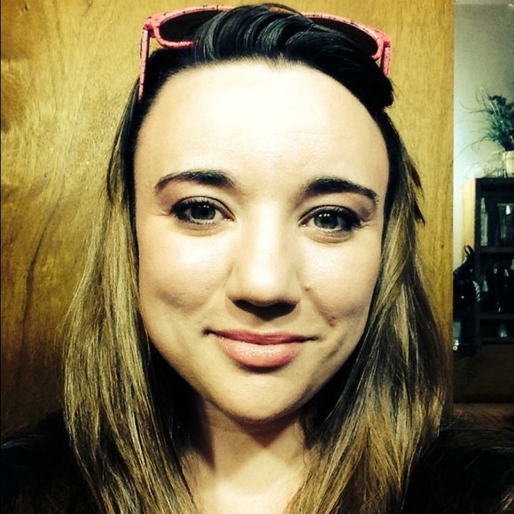 Profile Picture of Misty Karella (@karella1) on Poshmark