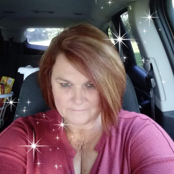 Profile Picture of Glenda Richardson (@gbr71966) on Poshmark