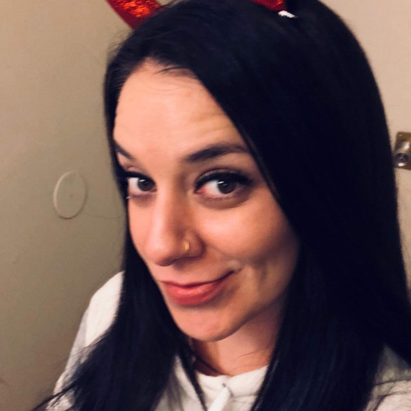 Profile Picture of Christina Fabrizio (@teartwofeel) on Poshmark