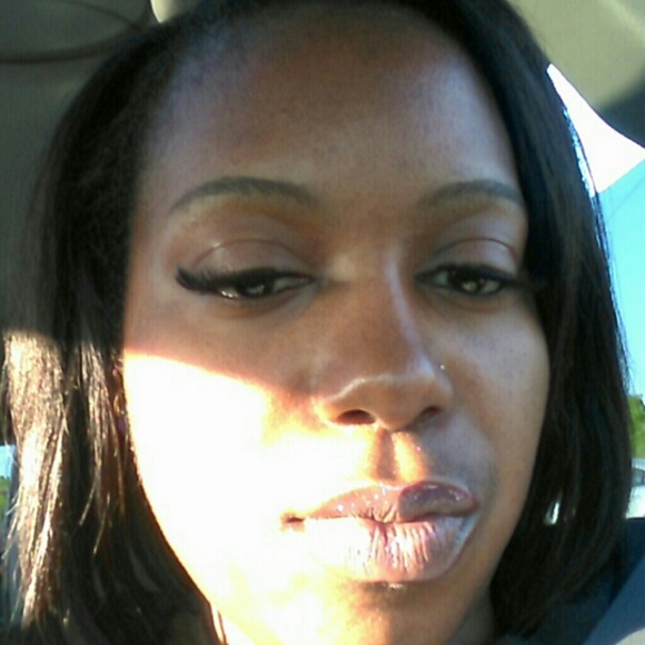 Profile Picture of Takeena Eubanks (@keenalove) on Poshmark