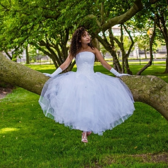 Profile Picture of Lindsey Gispert (@dcshoegal) on Poshmark