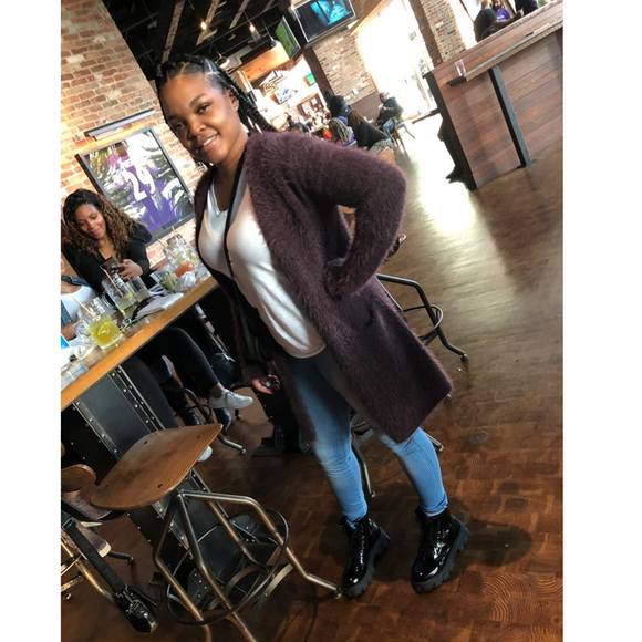 Profile Picture of Lawanda islivinglife Cooper (@lawanda35) on Poshmark