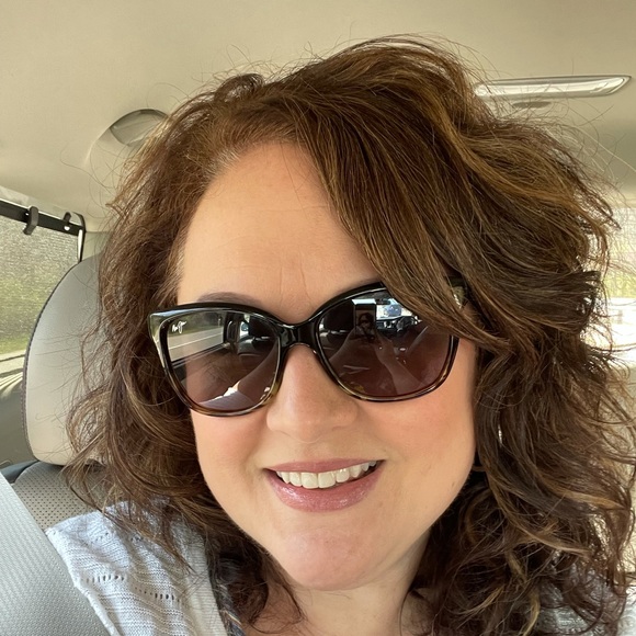 Profile Picture of Michelle Sullentrup (@showmestatemom) on Poshmark