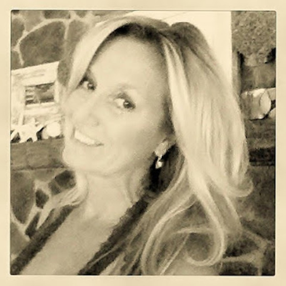 Profile Picture of Jennifer Wilkins (@jenniferwilk577) on Poshmark