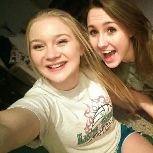 Profile Picture of Whitney Gulliford (@gullifordw) on Poshmark