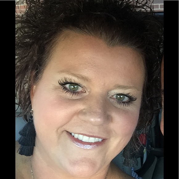 Profile Picture of Kristin Stejskal (@buyitrn) on Poshmark