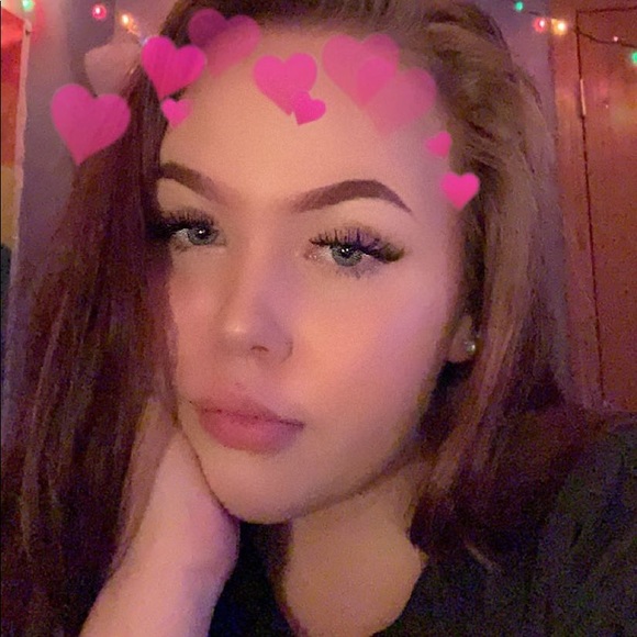 Profile Picture of Mckenzie Clark (@lipglossbarbiie) on Poshmark