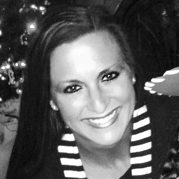 Profile Picture of Tracie Mavrogianis (@traciemav) on Poshmark