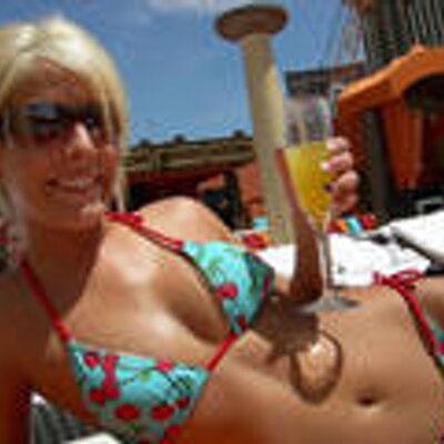 Profile Picture of Justine Snow (@JustineSnow8) on Twitter