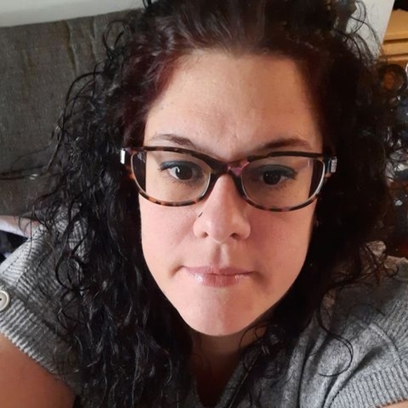 Profile Picture of Julie Piacente (@cashmire29) on Poshmark