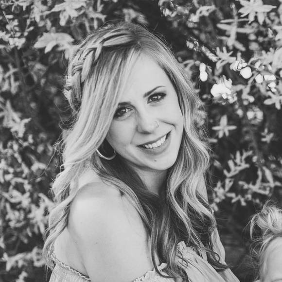 Profile Picture of Sara Throckmorton (@hans4162) on Poshmark