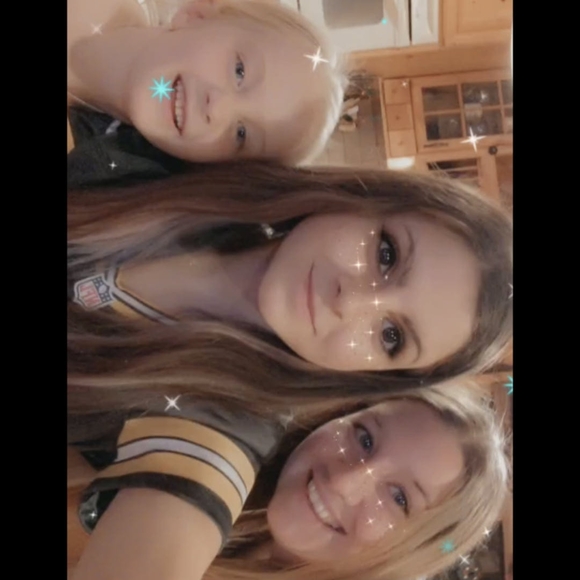 Profile Picture of Lezlie Dolata (@lezz97) on Poshmark