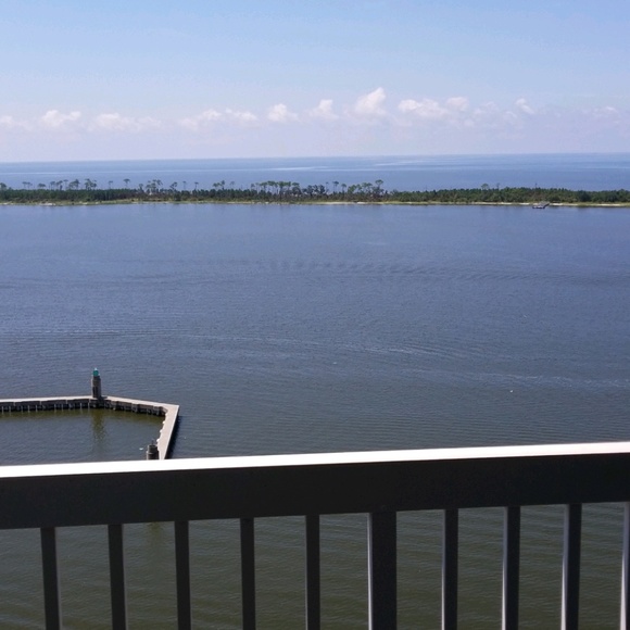 Profile Picture of Casey Abshire (@cabshposh) on Poshmark