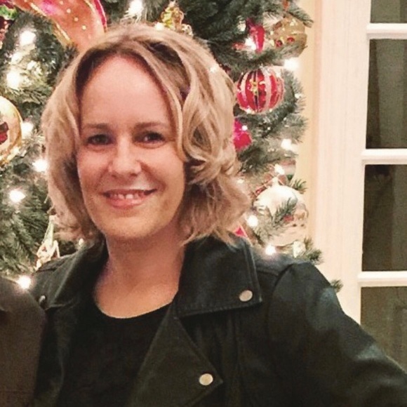 Profile Picture of Shelly Thomas (@shellethomas4) on Poshmark
