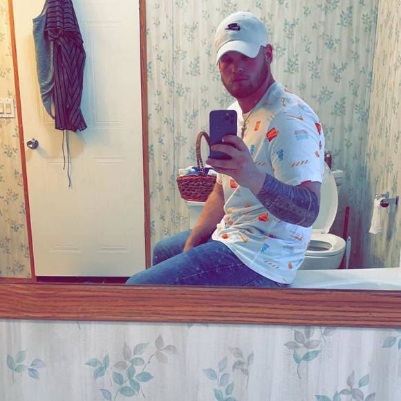 Profile Picture of Dustin Rutkowski (@dustinrutkowski) on Poshmark