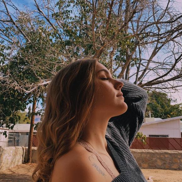 Profile Picture of Bailey Neal (@baileyneal16) on Poshmark