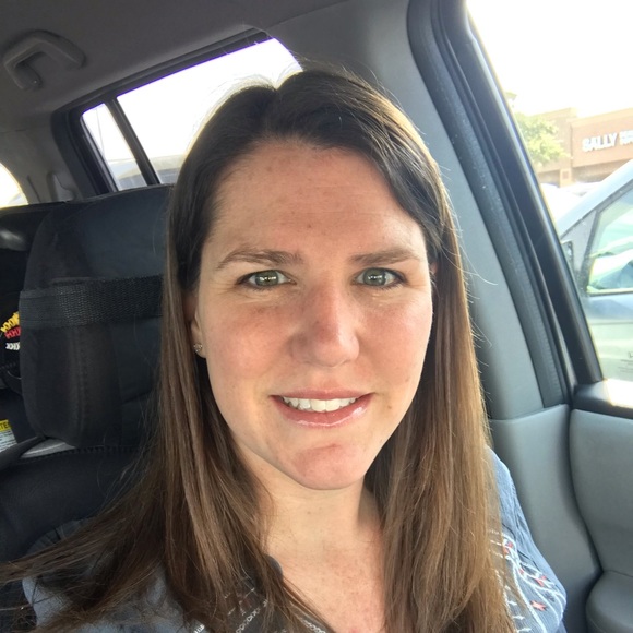 Profile Picture of Heather Weaver (@hweaver22) on Poshmark