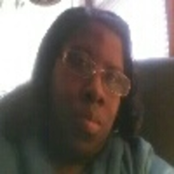 Profile Picture of Loretta Jones (@lmjcakery) on Poshmark