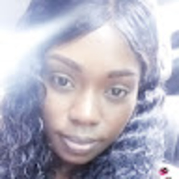 Profile Picture of Darcennia Ford (@darcenniaford) on Poshmark